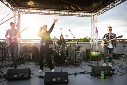 Prasideda trečiasis jaunimo muzikos festivalis „Šiauliai gyvai“: scenoje ant stogo pasirodys net 25 atlikėjai ir grupės