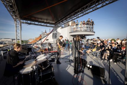 Įpusėjęs Jaunimo muzikos festivalis „Šiauliai gyvai 2022“ vėl kviečia į koncertą po atviru dangumi