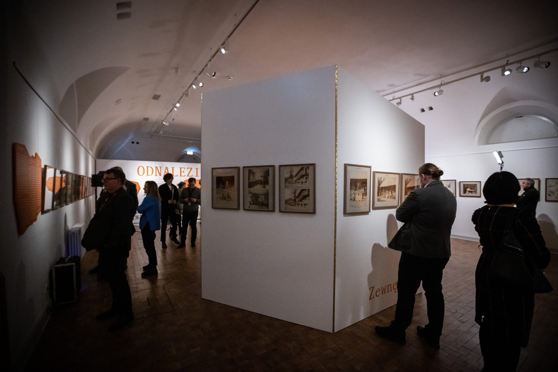Karališkųjų Lazienkų muziejuje Varšuvoje (Lenkija) atidaryta fotografijų paroda „Atrasti vaizdai. Grafo Benedikto Henriko Tiškevičiaus fotografijos estetika“