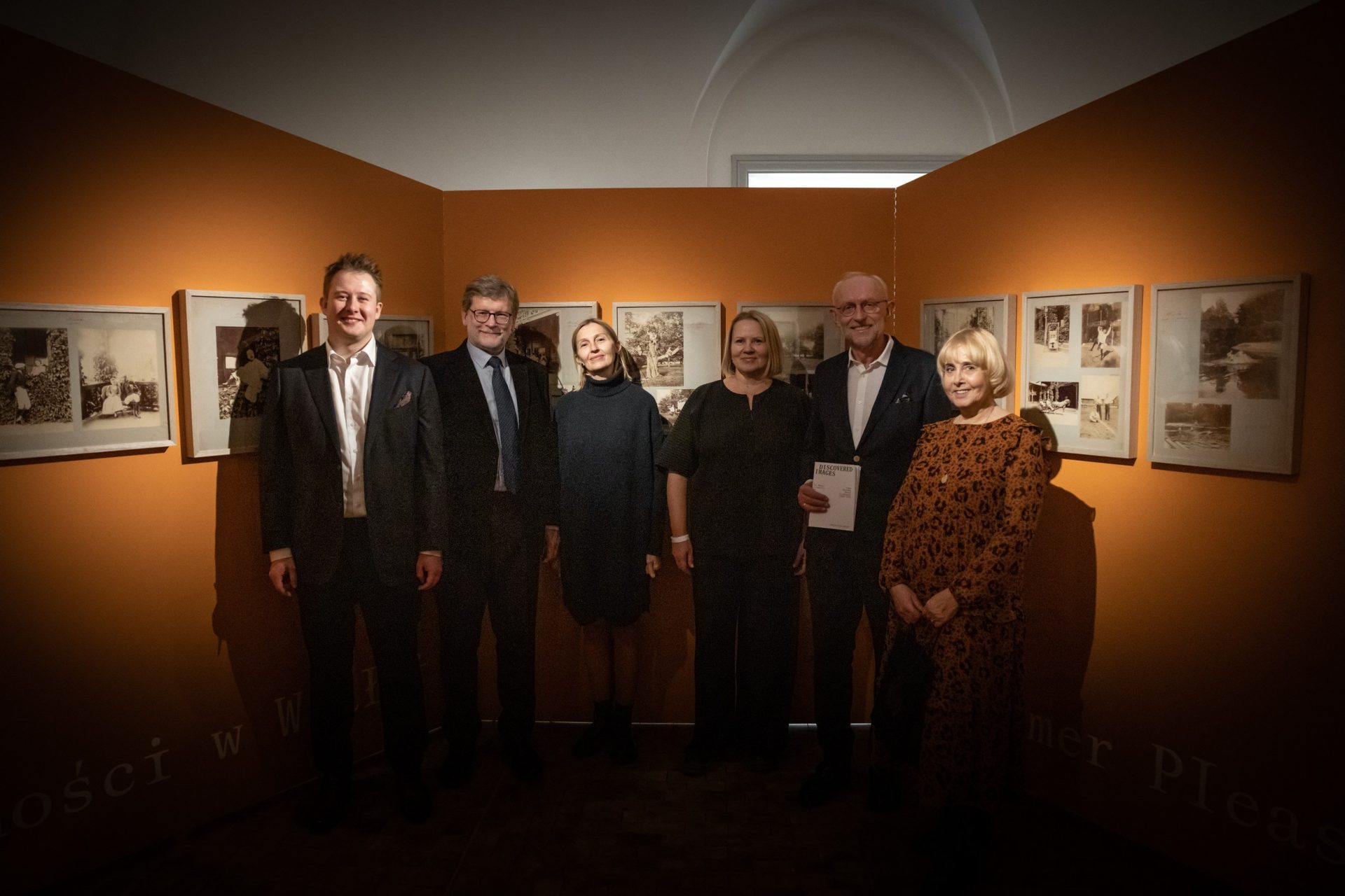 Karališkųjų Lazienkų muziejuje Varšuvoje (Lenkija) atidaryta fotografijų paroda „Atrasti vaizdai. Grafo Benedikto Henriko Tiškevičiaus fotografijos estetika“